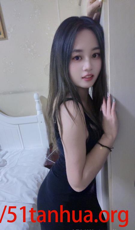 一个舌吻主动得小姐姐